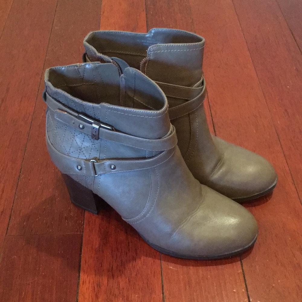 Unisa booties size 9.5!